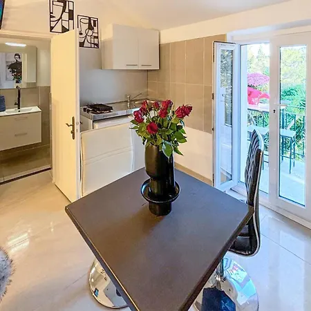 Stunning In Saint-raphael With Wifi Apartamento *
